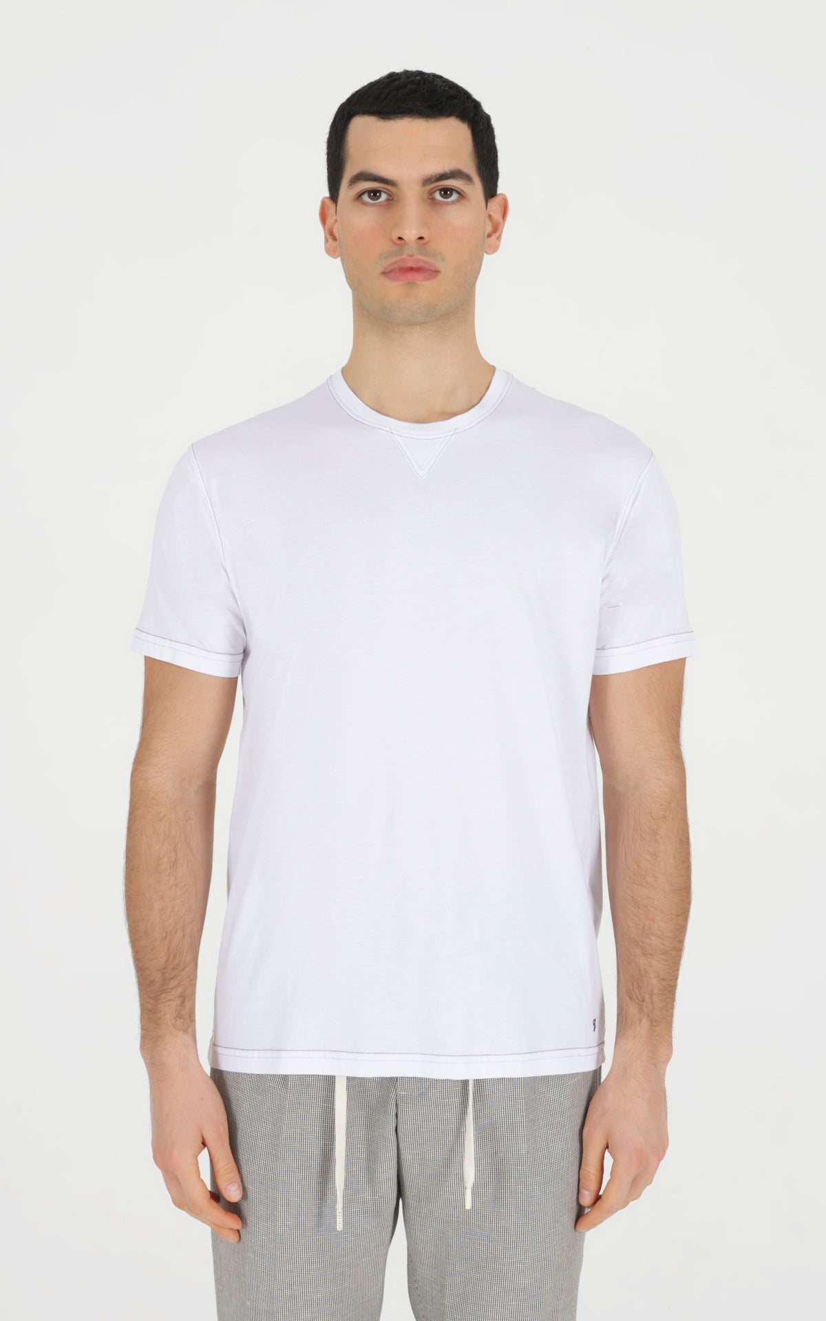 T-Shirt in modal con cuciture a contrasto