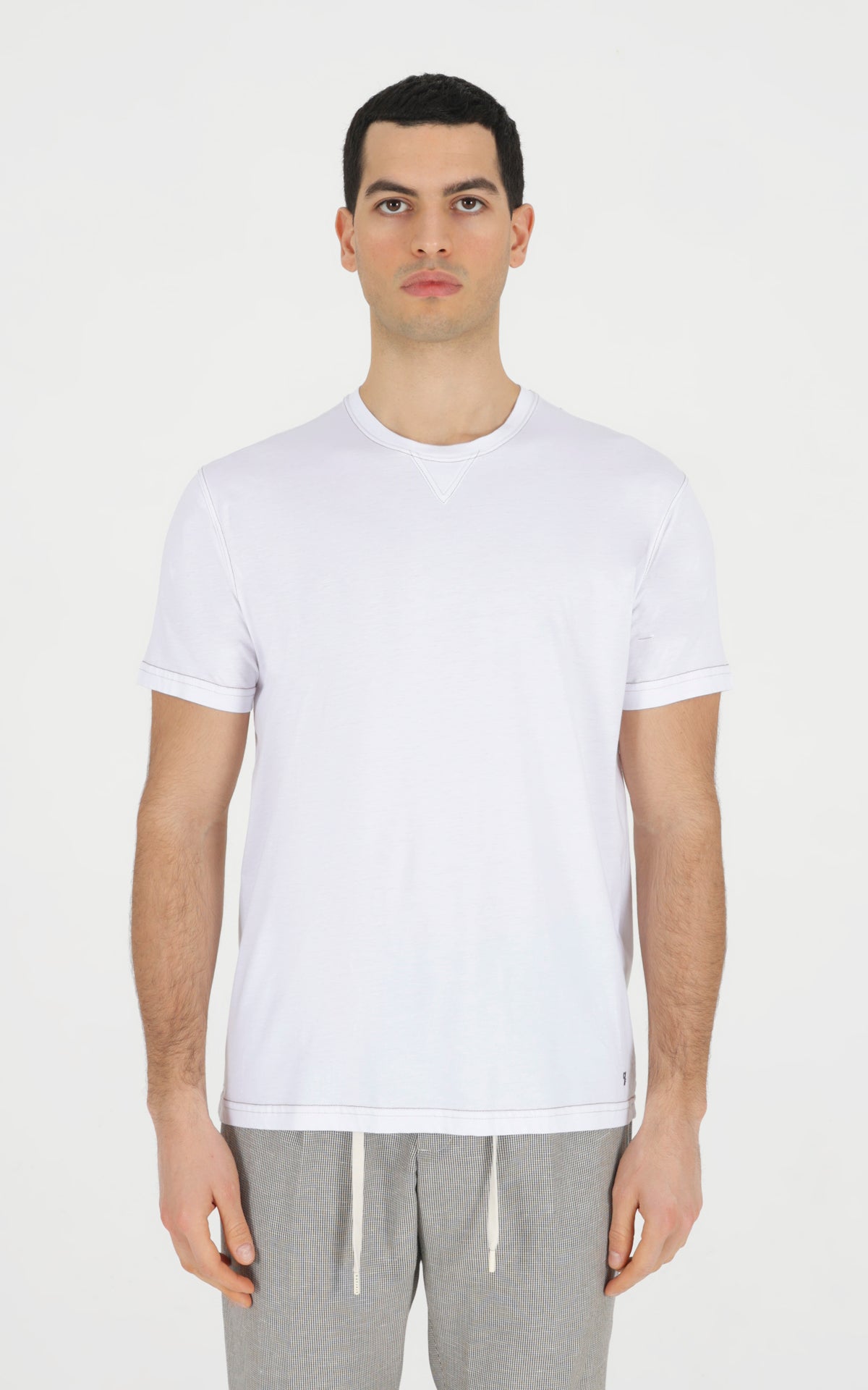 Outfit Italy T-Shirt in modal con cuciture a contrasto